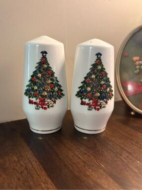 Vintage Christmas Tree Salt and Pepper Shaker Set White With Gold Trim Holiday
